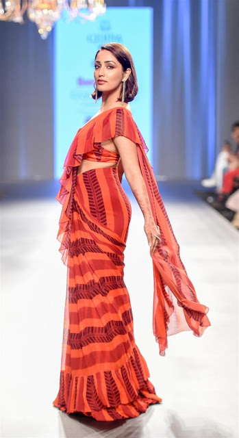 Bollywood Actress Yami Gautam In Sleeveless Red lehenga Choli Ramp Walk 14